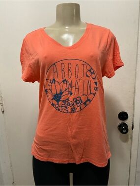 Abbot Main women’s orange V-Neck Floral Graphic Tee size L